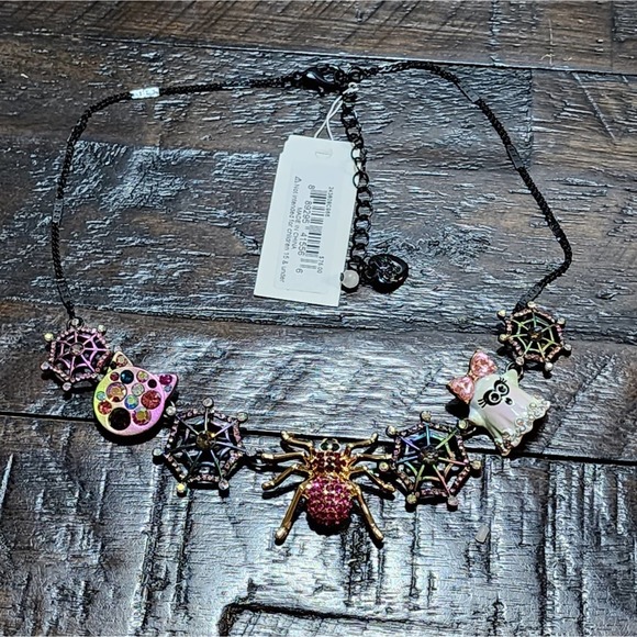 BETSEY JOHNSON HALLOWEEN SPIDER CAT GHOST & WEB PENDANT NECKLACE WITH CRYSTALS - Picture 13 of 13